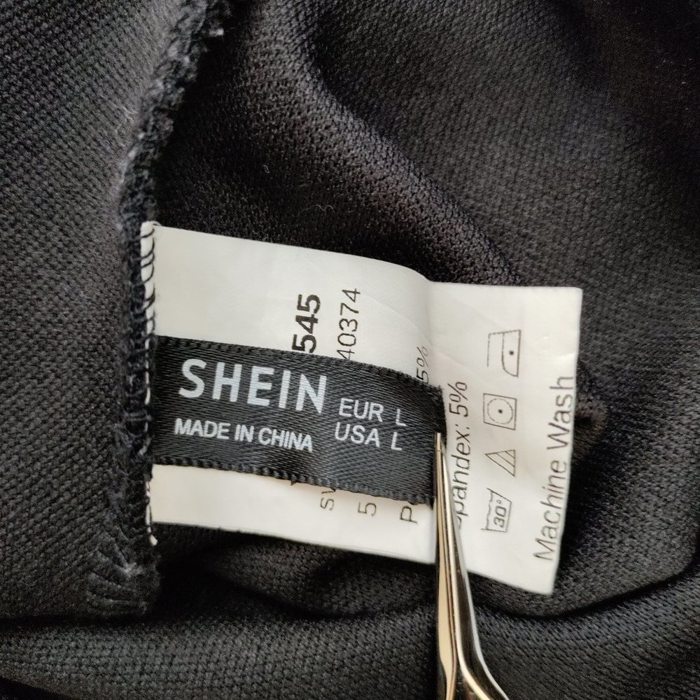 SHEIN Scallop Trim Solid Tee Size L - Picture 14 of 14